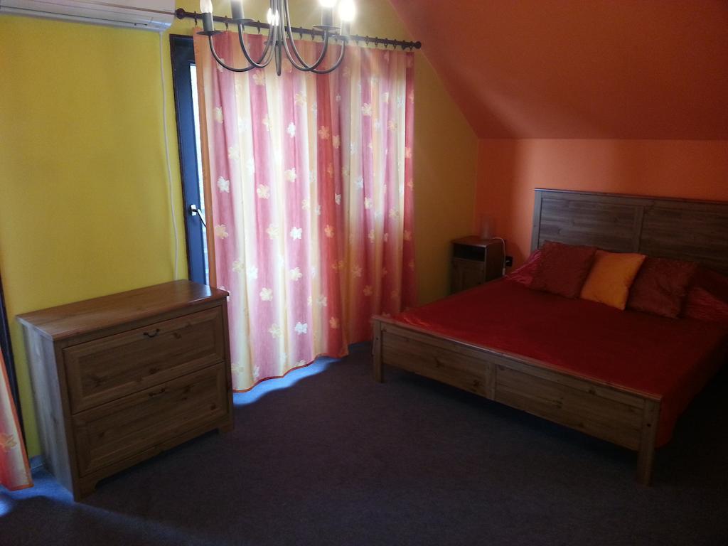 Nador Apartman Lägenhet Balatonlelle Rum bild