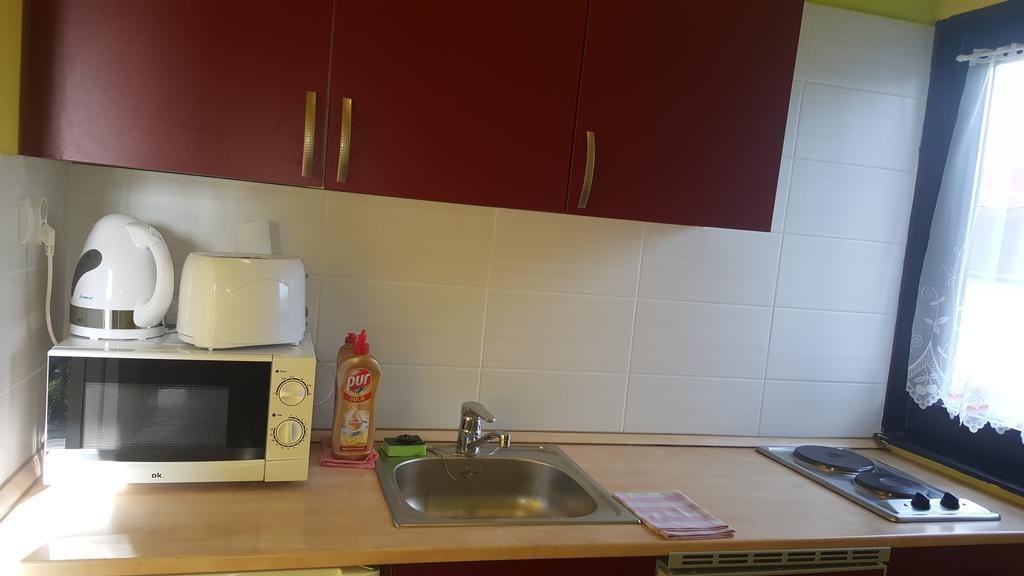 Nador Apartman Lägenhet Balatonlelle Exteriör bild