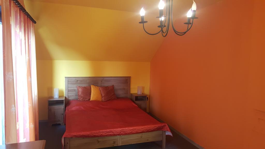 Nador Apartman Lägenhet Balatonlelle Exteriör bild