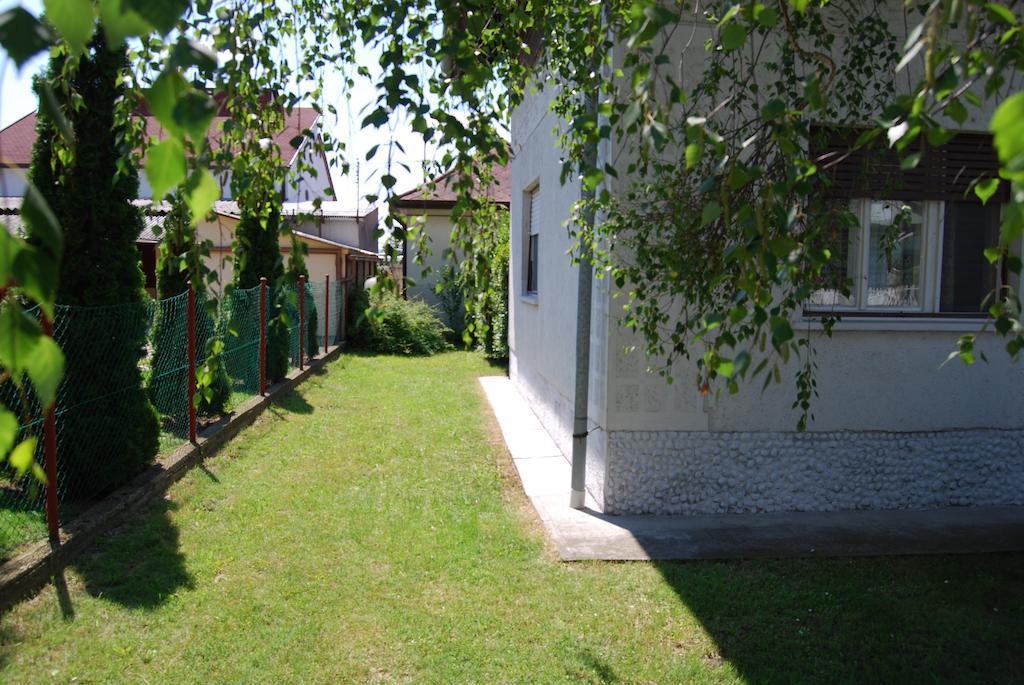 Nador Apartman Lägenhet Balatonlelle Rum bild